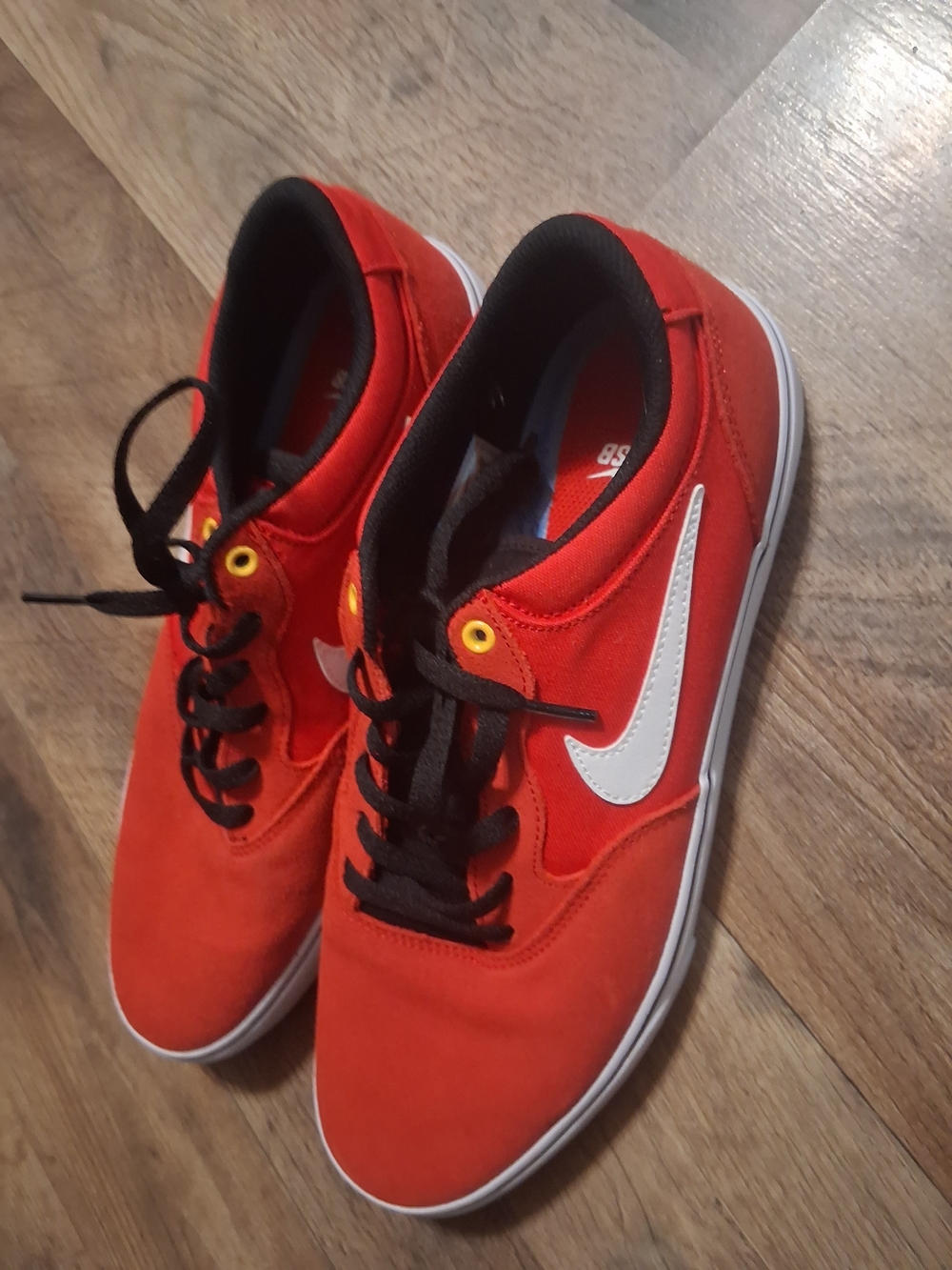 Nike SB Check Solarsoft Canvas Red & White Sneakers